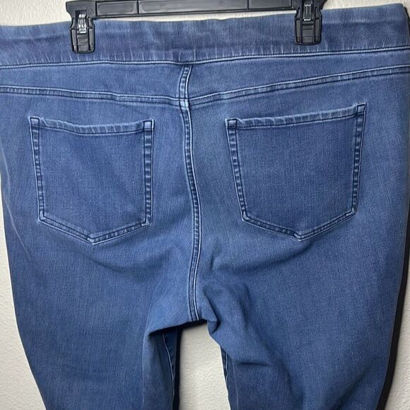 Lane Bryant Women’s Size 20 Pull on Capri Jeans Blue Medium Wash Denim Stretch - Picture 5 of 5